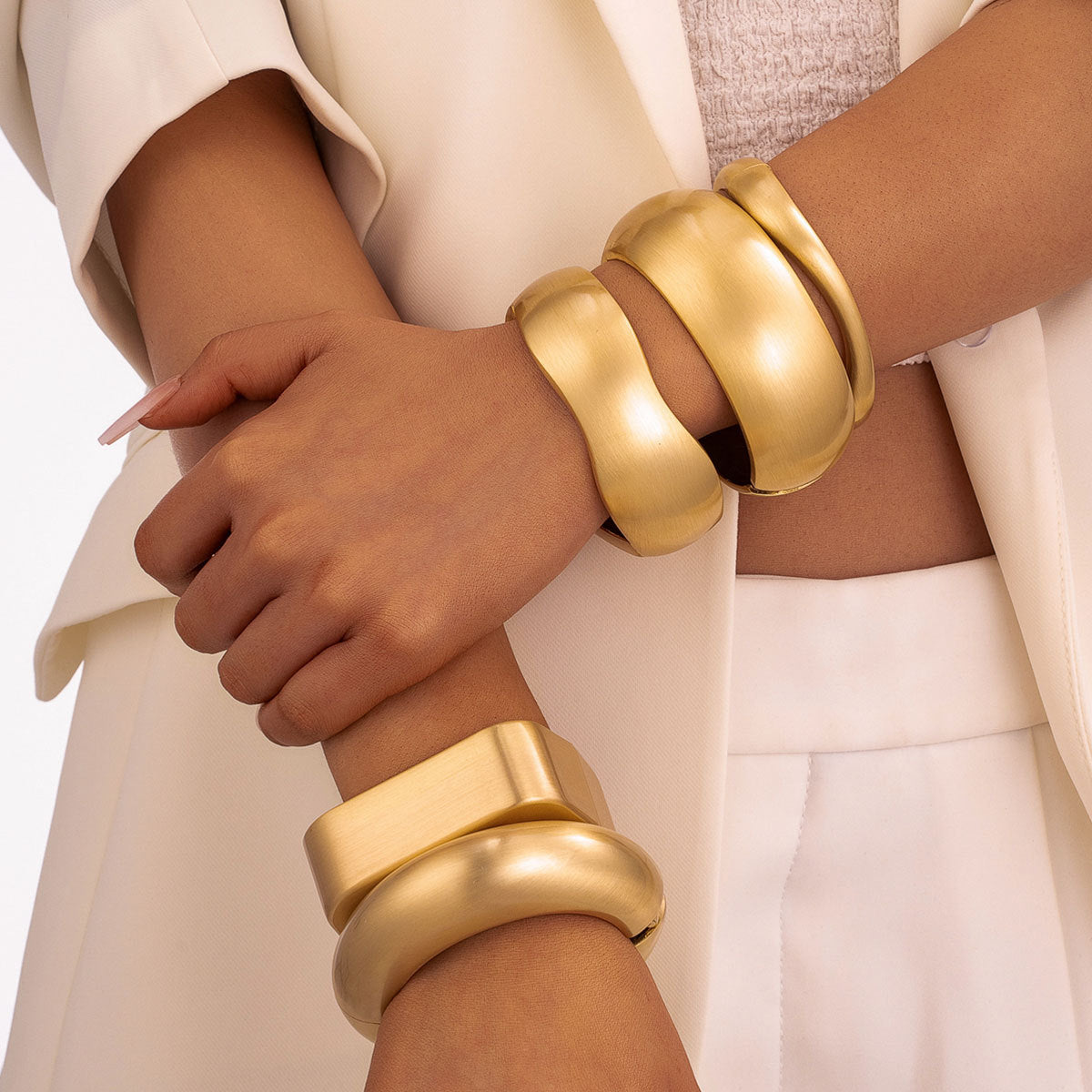 Exaggerated Metallic Wide-band Bracelet With Electroplating